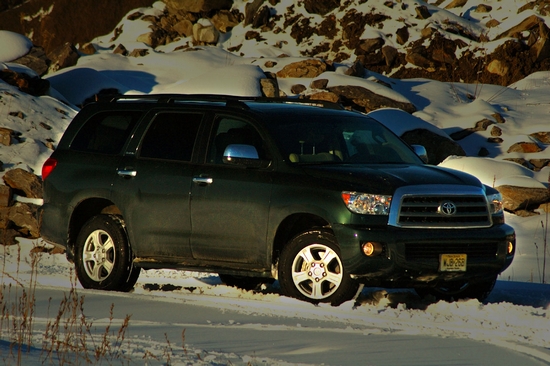 Внедорожник Toyota Sequoia 2008 (фото 30 шт.), описание, характеристики. 